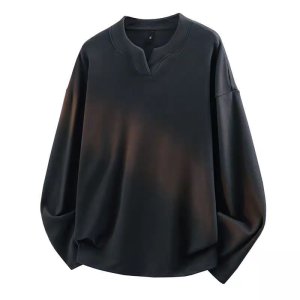 Camiseta masculina preta de gola V com ombreira, estilo street americano, manga curta, modelo universitário de verão, marca trendy, casual, cor sólida, ombro reto, tamanho XXXL