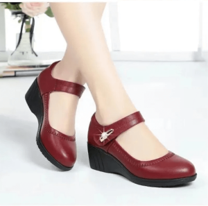 Chinelo feminino roxo, confeccionado em tecido
