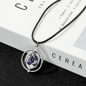 Colar de rosa azul giratória