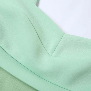 Um vestido de poliéster casual e moderno para mulheres