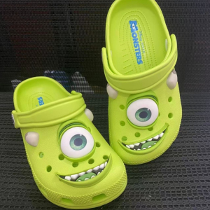 Chinelos de plástico para casa