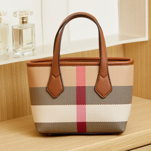 Women's stylish shoulder bag