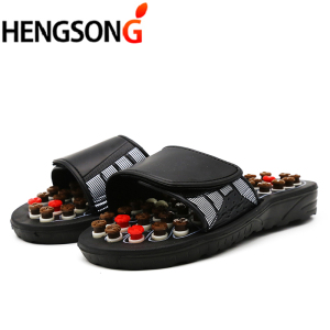 Os sapatos EVA de cor s ólida dos homens