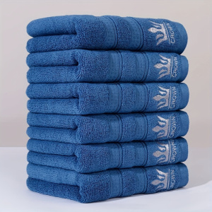 Toalha de rosto em algodão macia e absorvente cor sólida, uso diário para limpeza facial.